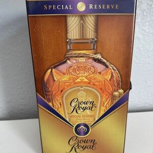 Crown Royal Special Reserve Wooden Box With Velvet Lining And Latch